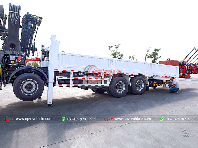 ISUZU 8x4 Knuckle Boom Truck - Truck Body